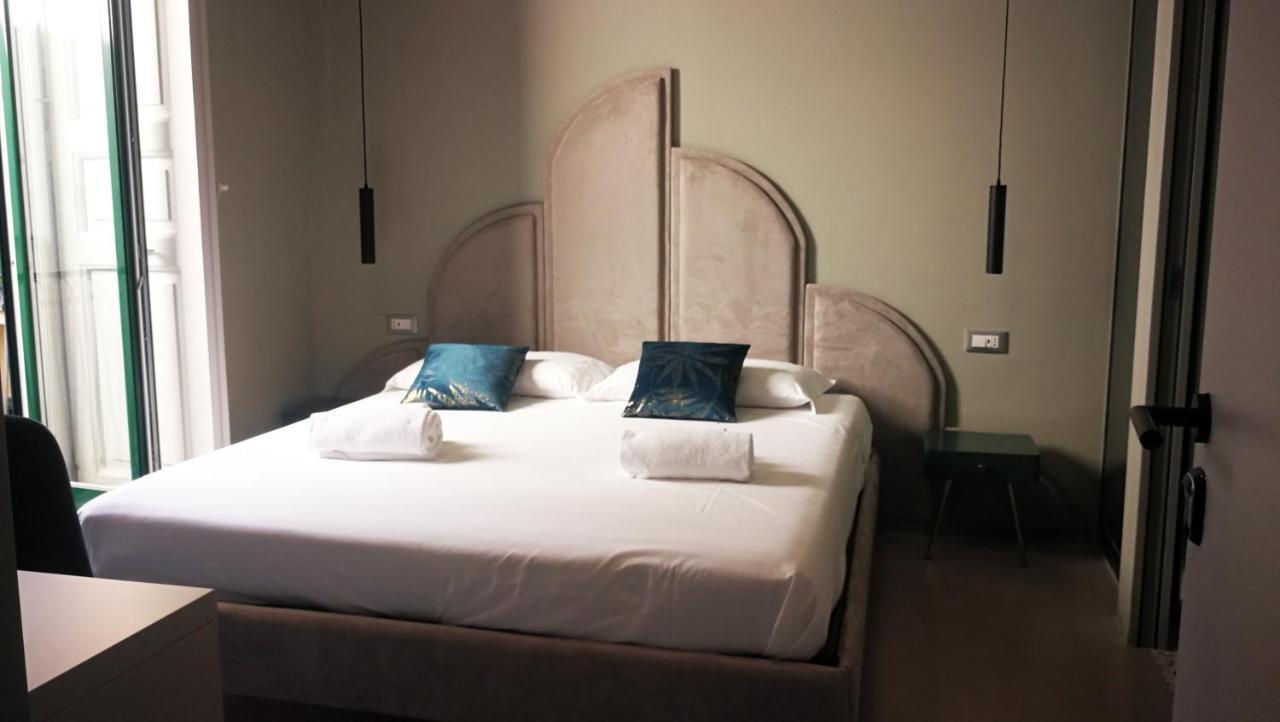 Luciani 33 Luxury Rooms Salerno Exterior foto