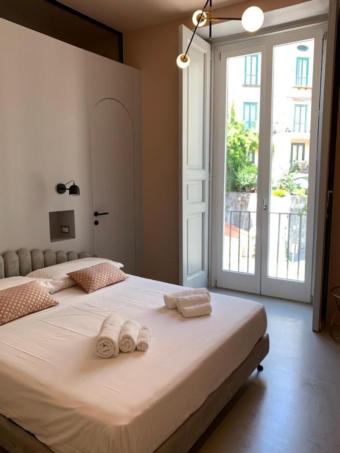Luciani 33 Luxury Rooms Salerno Exterior foto