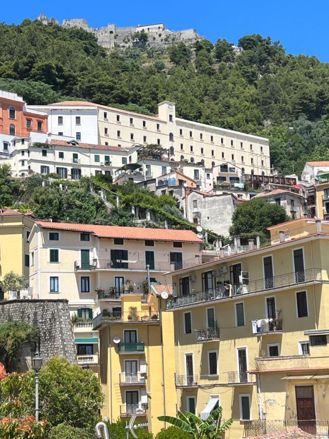 Luciani 33 Luxury Rooms Salerno Exterior foto